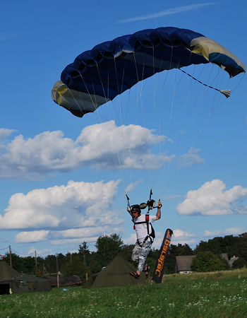 Army Parachuting Club/ Sõjaväe Langevarjuklubi