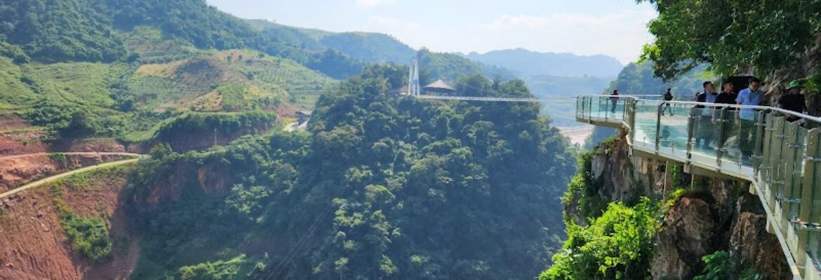 Má»™c Châu Island , Mountain Park and Resort
