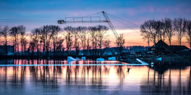 Bubble and Dive – Lakeside Paradise