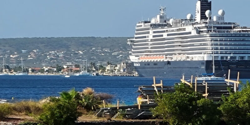Dive Friends at Port Bonaire