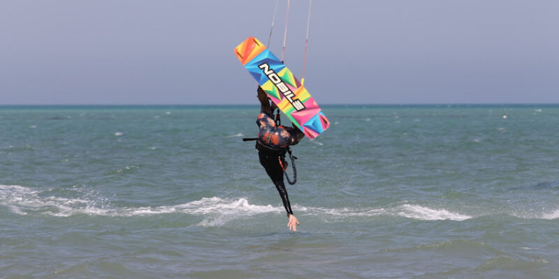 Kitesurf lessons & coaching Mauritius – Kiteaholic Bastard