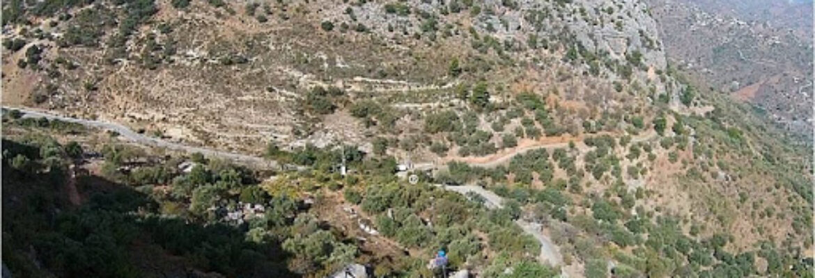Tirolina Comares 436m. Vive Aventura